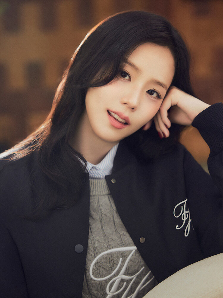 JISOO’s Hilfiger Holiday